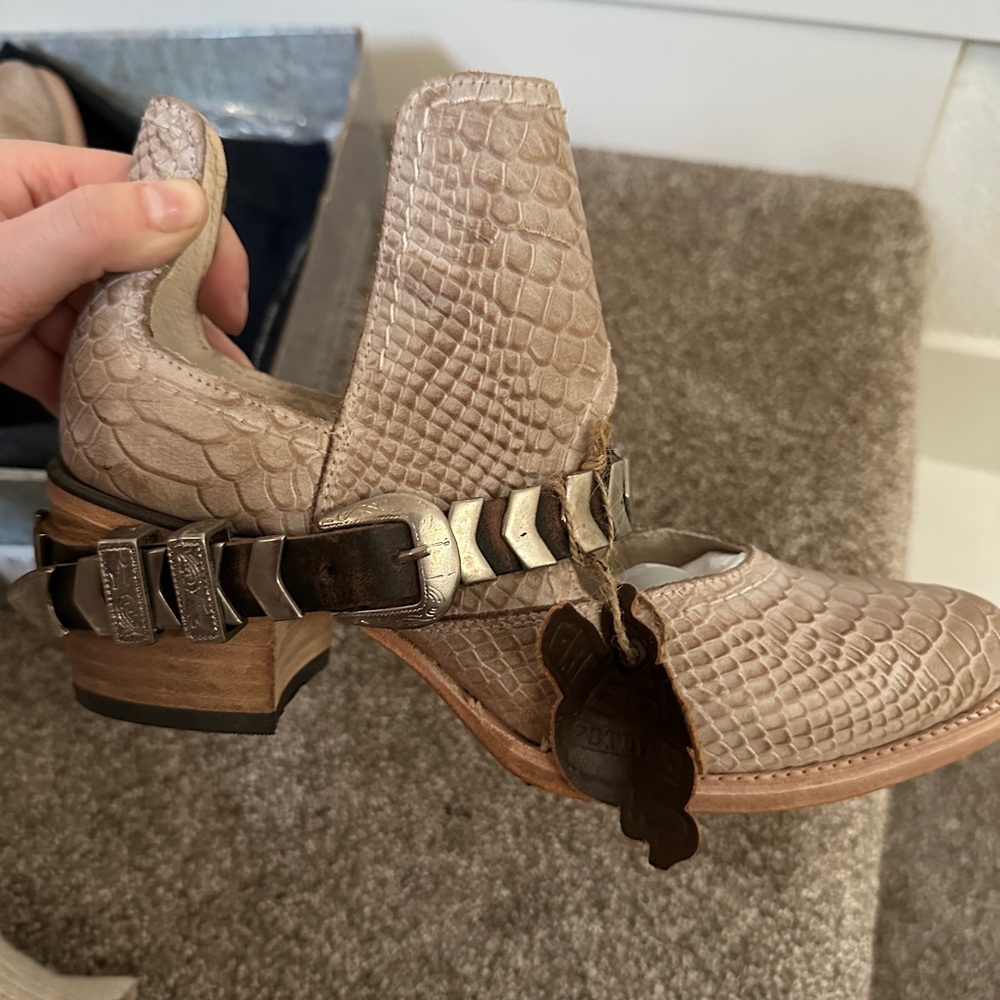 Brand New Free Bird Booties